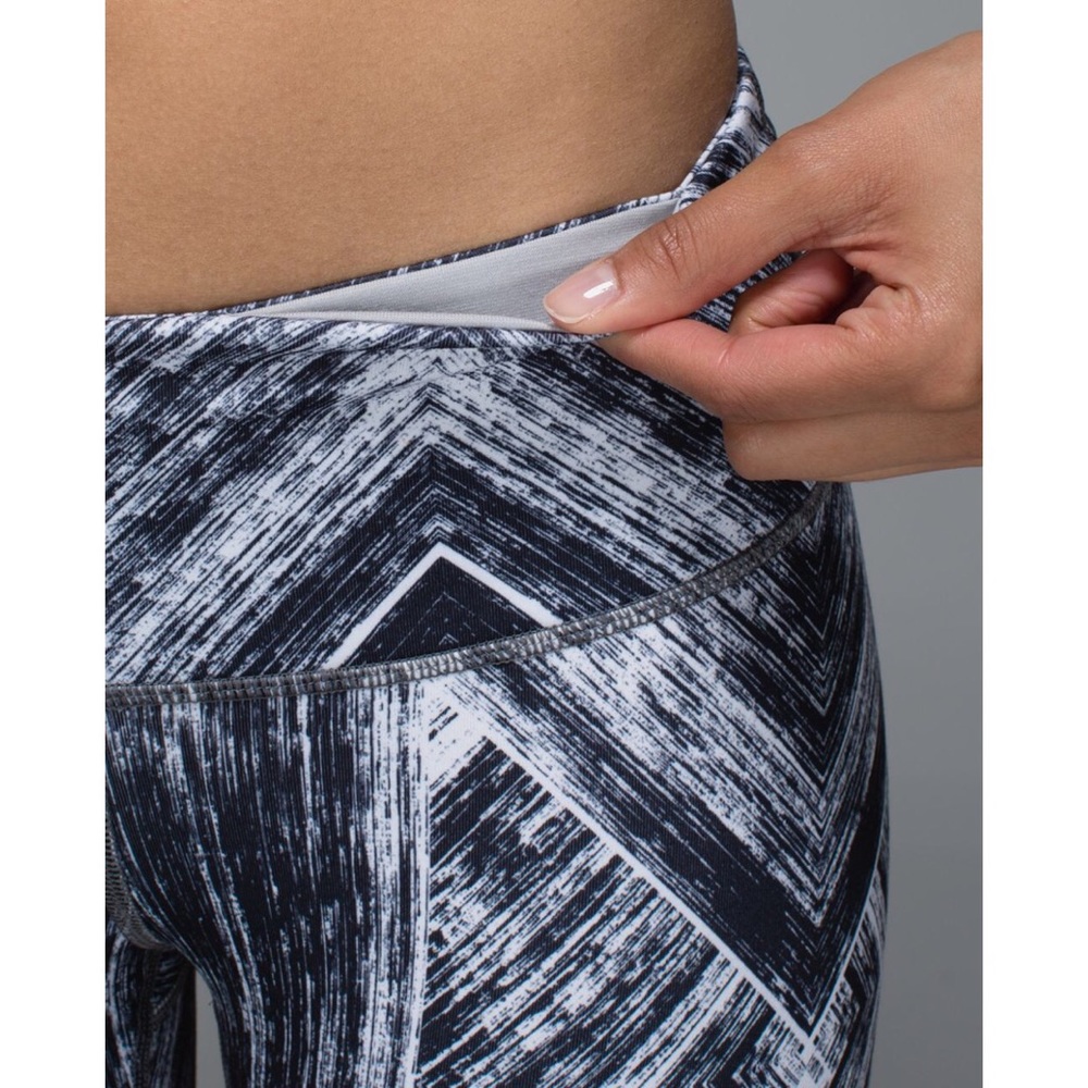 Lululemon Wunder Under Crop II *Full-On Luon - Picture 5 of 15